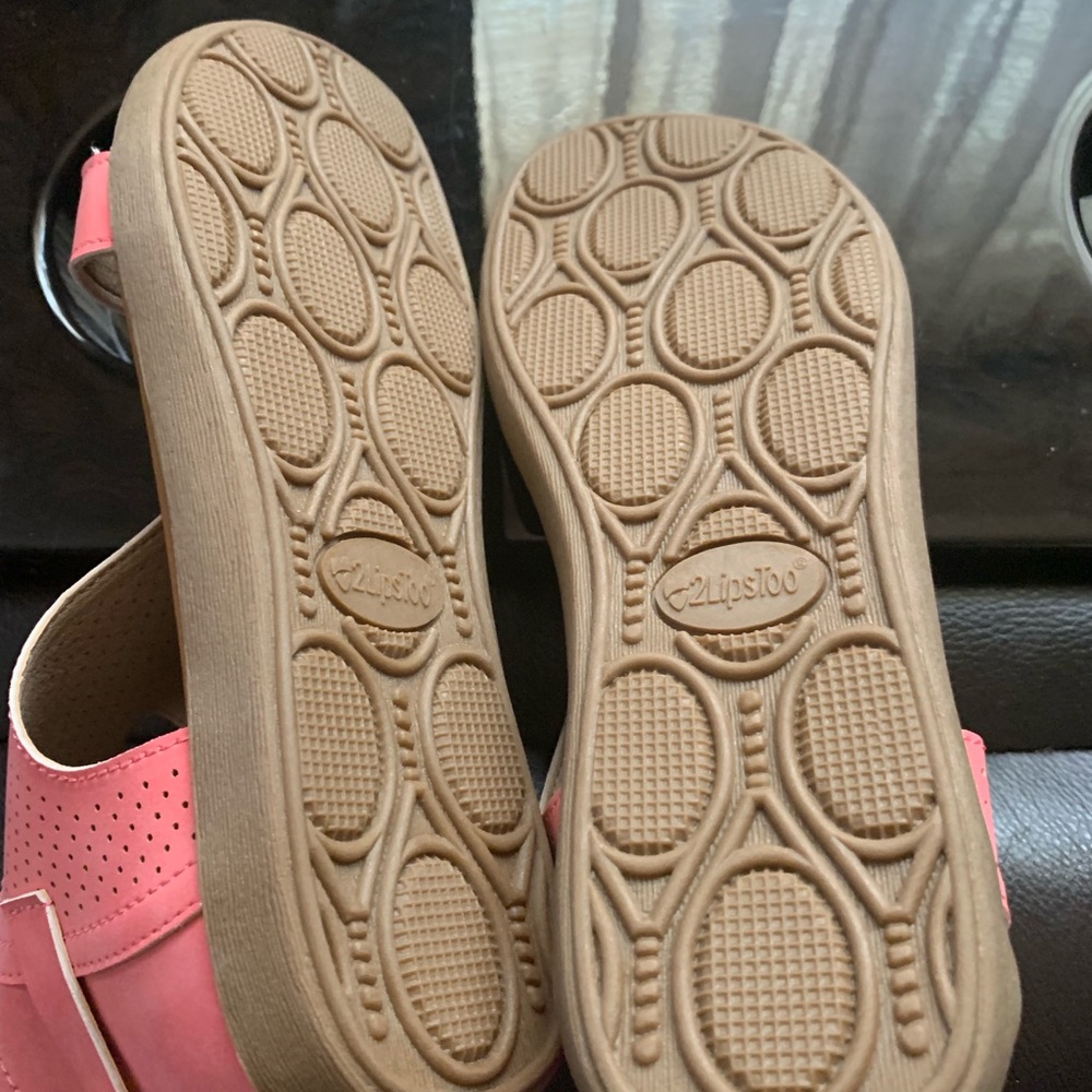 Two Lips Two Sandals